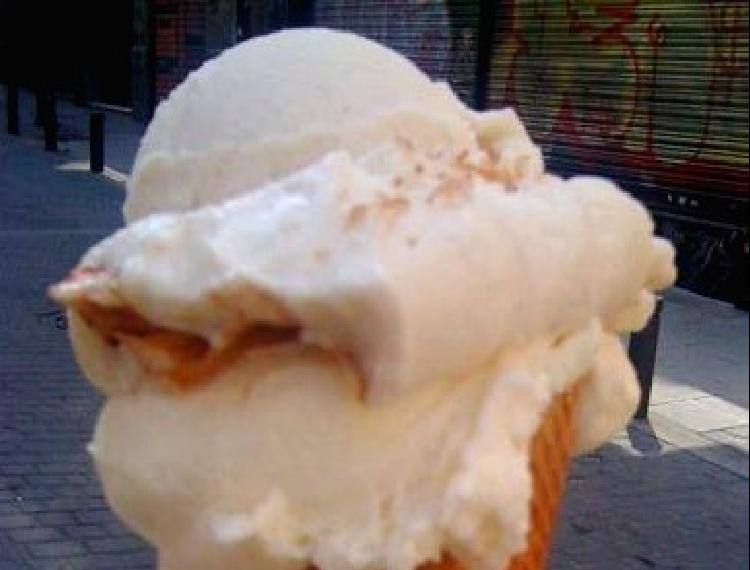 Helado cremoso de coco