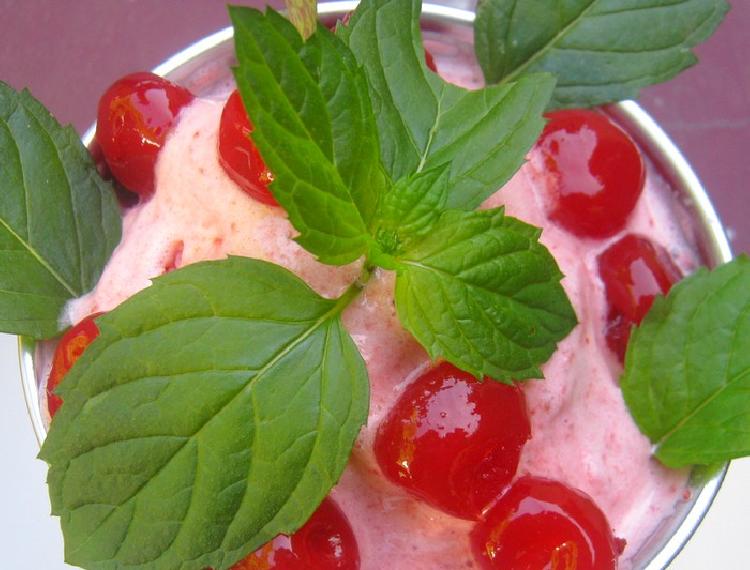 Helado merengado de frutillas (fresas)