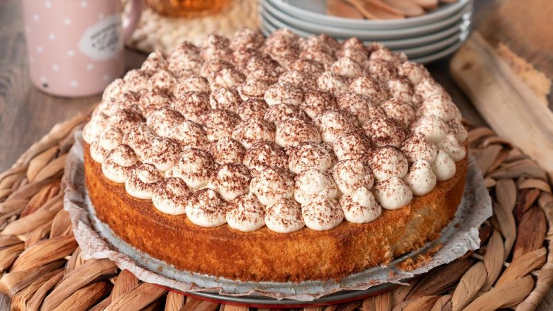 Bizcocho de almendras con crema de queso y café